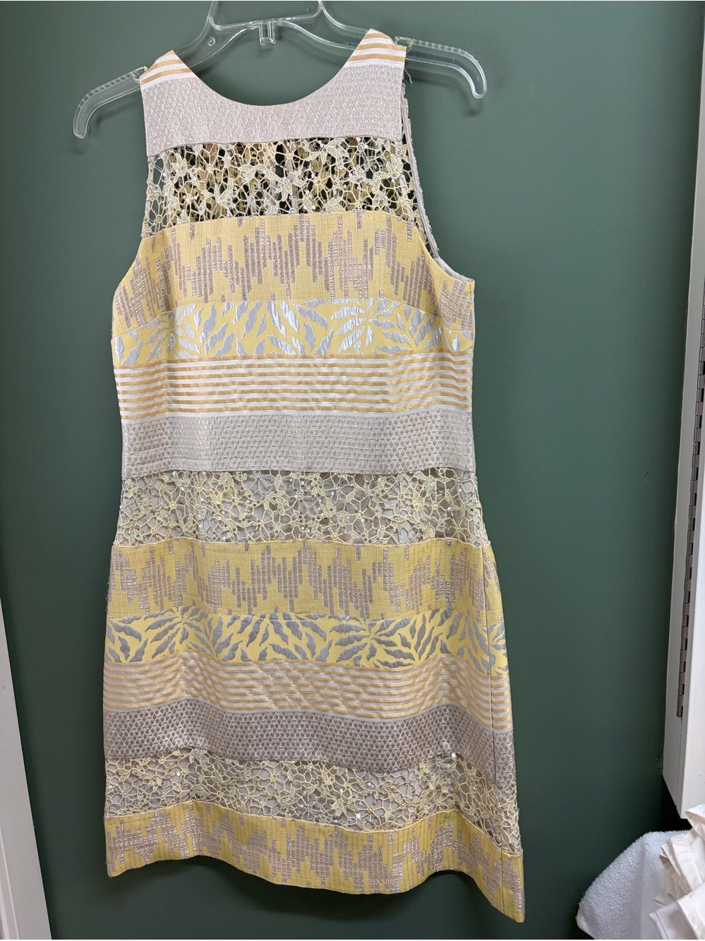 Kay Unger Sleeveless Yellow and Cream Lace-Accent Shift Dress